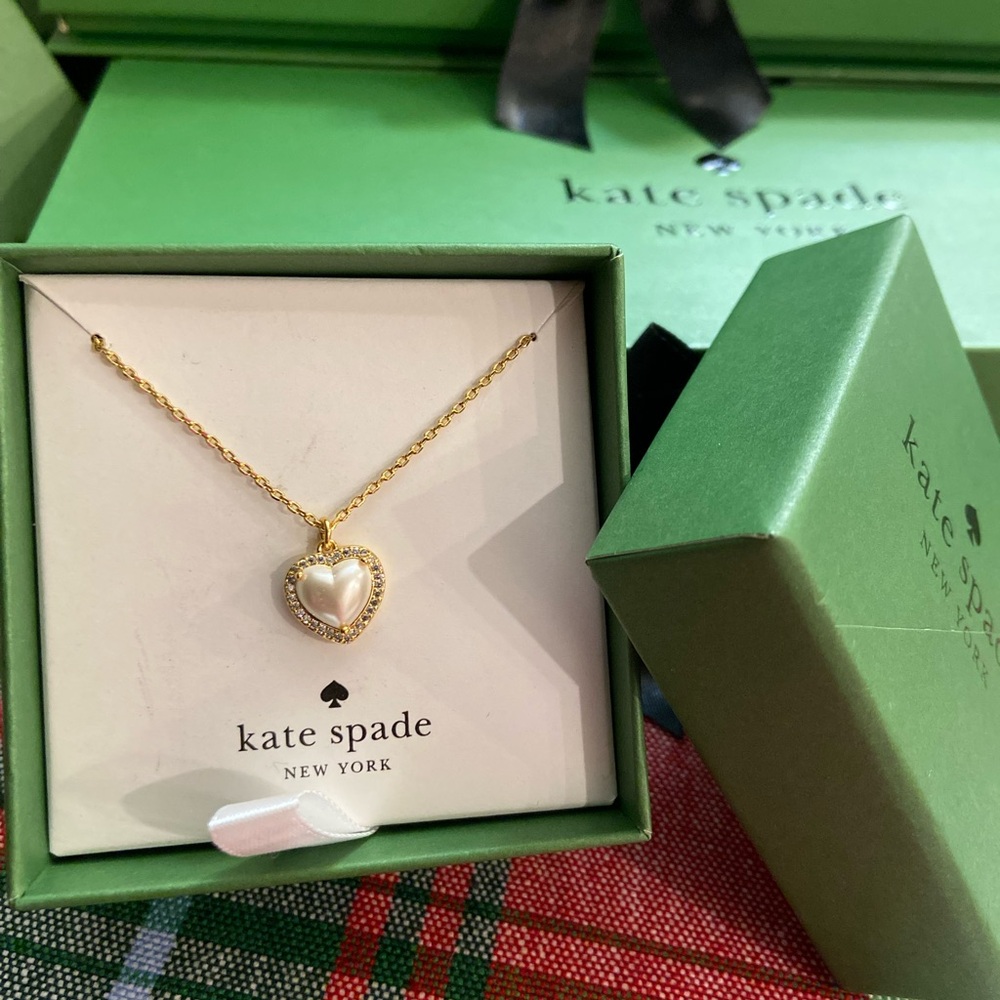 NWT! ♠️ kate spade chain necklace with pendant. Golden heart pearl. In gift box!